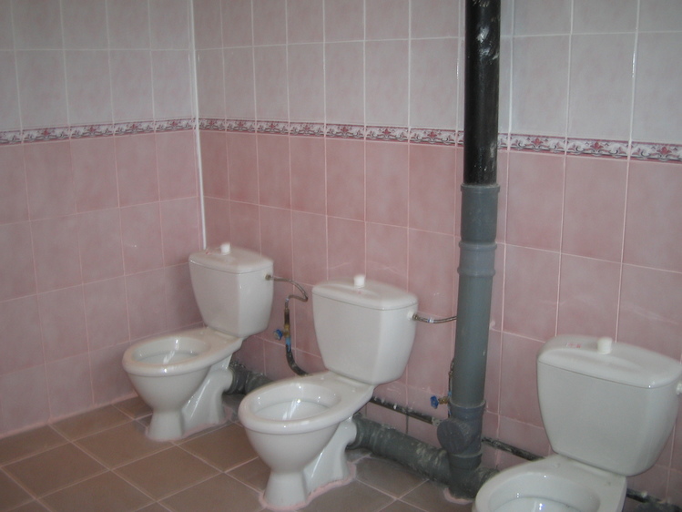 Школьный туалет
