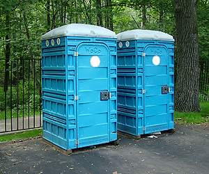 Туалетные кабины в Филёвском парке